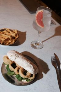 Dónde comer el mejor bocadillo de calamares en Madrid